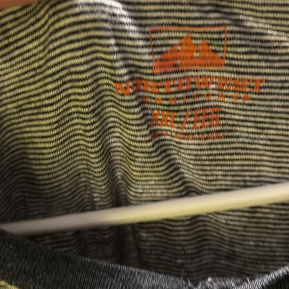 Button crewneck tshirt - Picture 2 of 3